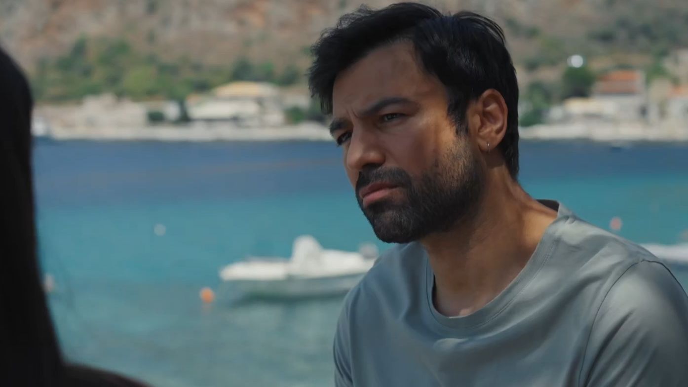 Η Γη της Ελιάς:-Στέφανος Η Γη της Ελιάς:-Στέφανος