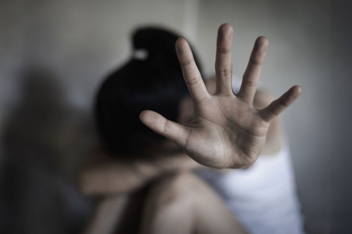 Γνωστή τραγουδίστρια εξομολογείται - «Έπεσα θύμα βιασμού από 70χρονο και έμεινα έγκυος»