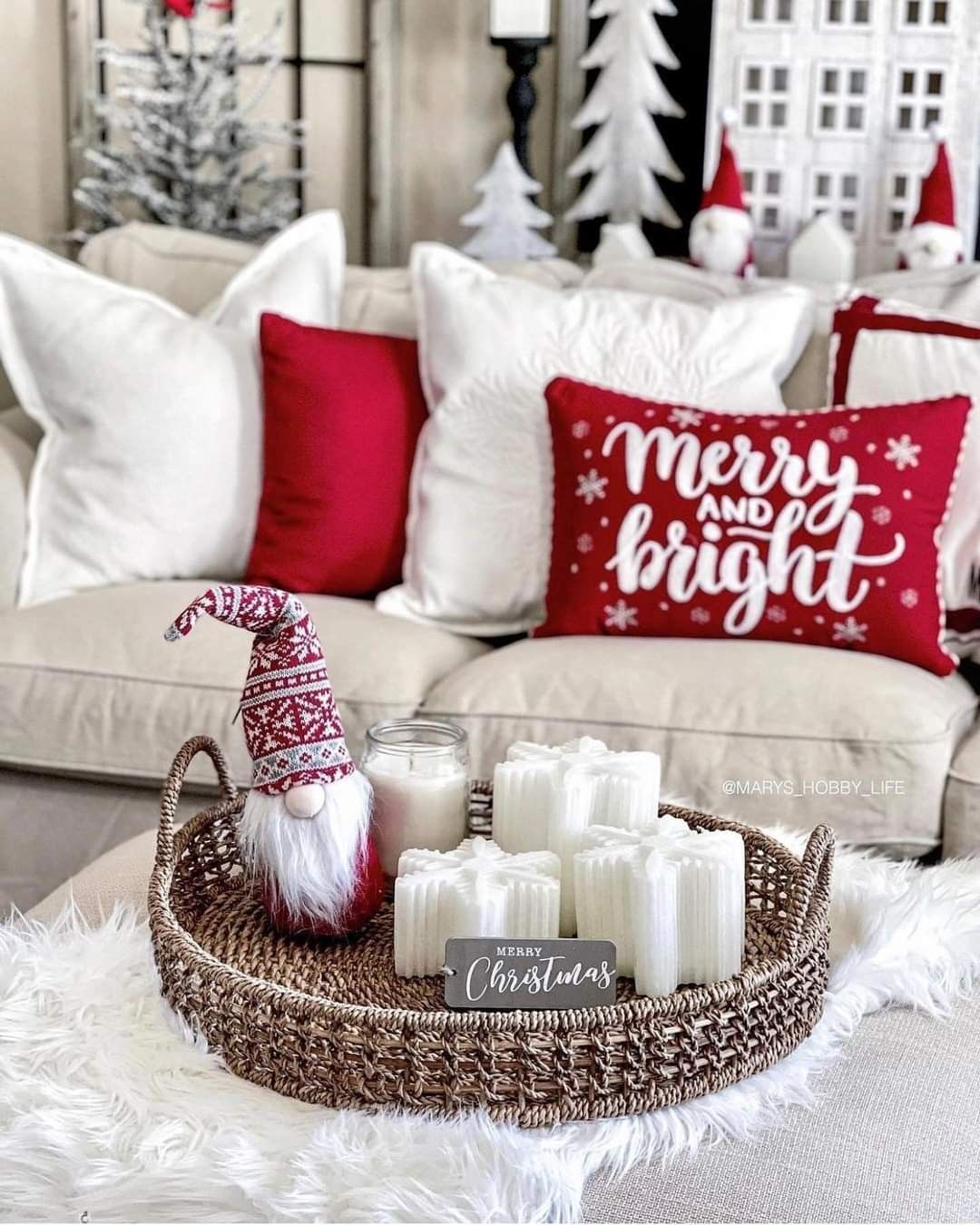 Ιδέες στολισμού για μικρό σαλόνι τα Χριστούγεννα