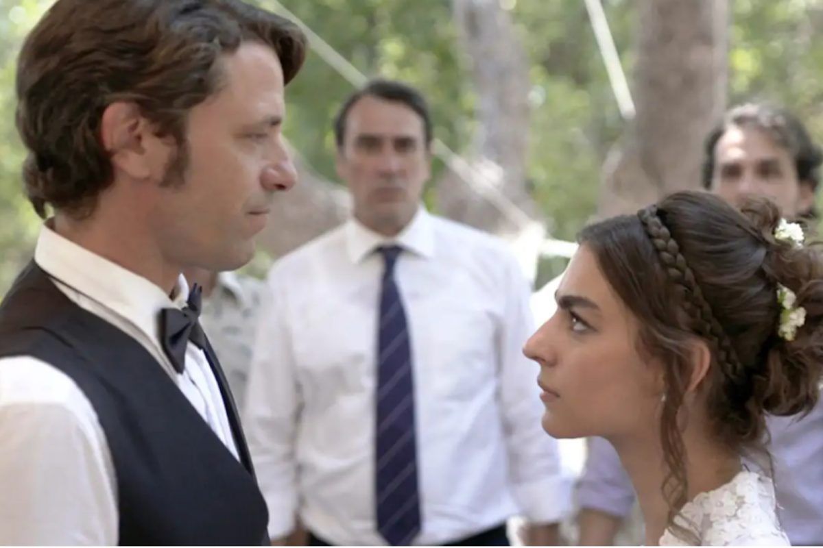 Ηλέκτρα: Ο Παύλος σώζει τη Νεφέλη από τα χέρια του Τζιοβάνι