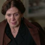 Ηλέκτρα: Το ρίχνει στο ποτό και μεταμορφώνεται σε αγρίμι