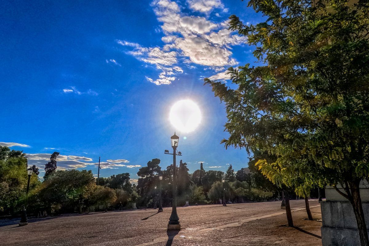 Καιρός: Έρχεται καλοκαίρι με 30αρια και μετά βαρυχειμωνιά - Πότε σταματούν οι ζέστες