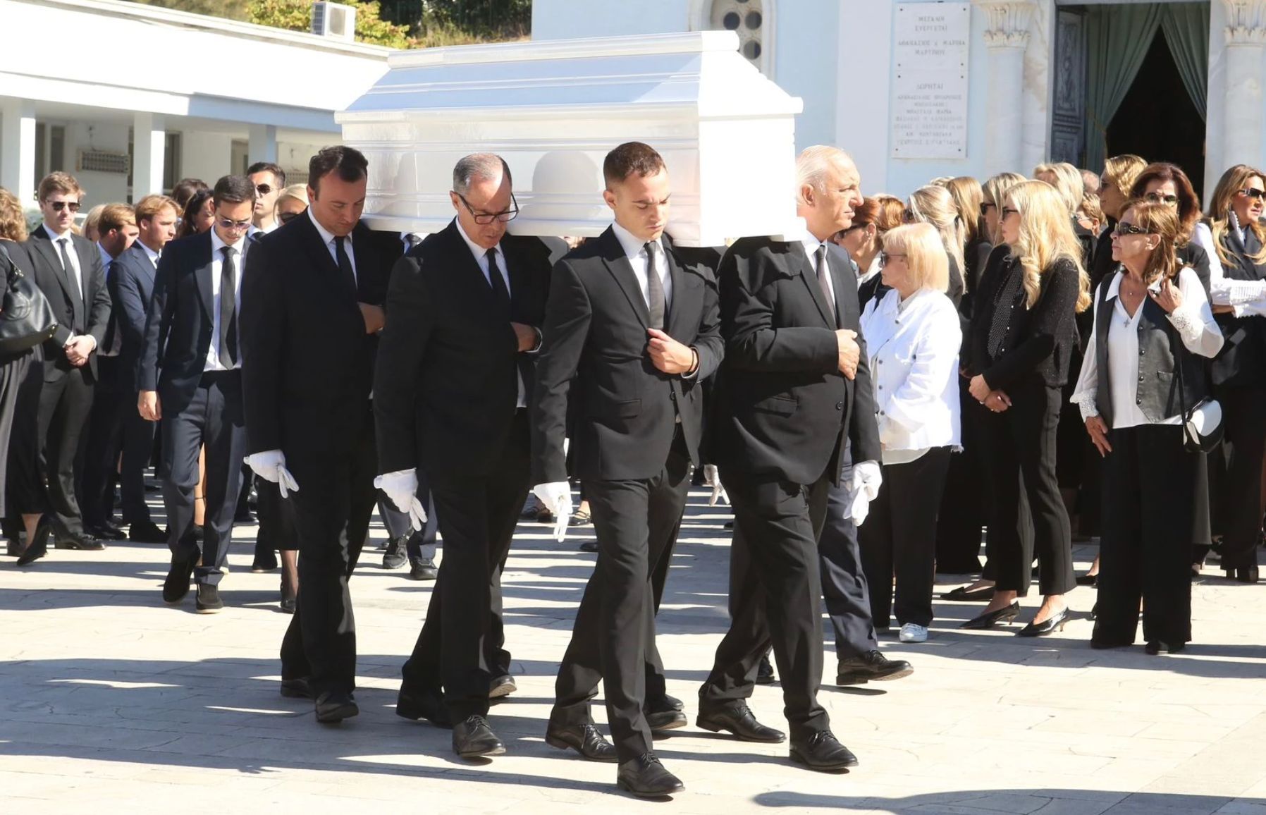 Κηδεία Μαρίσσας Λαιμού: Σπαρακτικό το τελευταίο αντίο στο Α' Νεκροταφείο Αθηνών