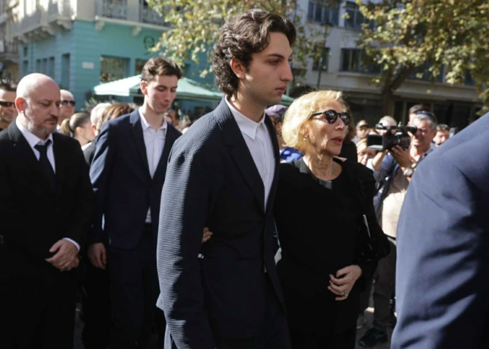 Κηδεία Σαββόπουλου: Το τελευταίο αντίο στον λαμπρό Έλληνα τραγουδοποιό (Φωτογραφίες και βίντεο)