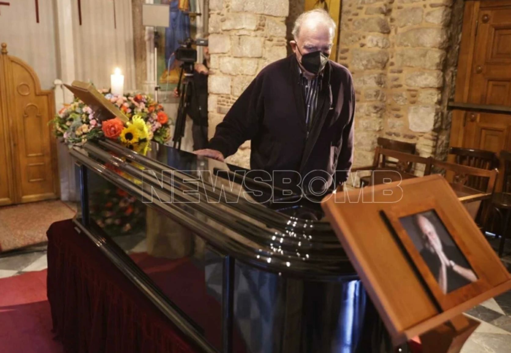 Κηδεία Σαββόπουλου: Το τελευταίο αντίο στον λαμπρό Έλληνα τραγουδοποιό (Φωτογραφίες και βίντεο)