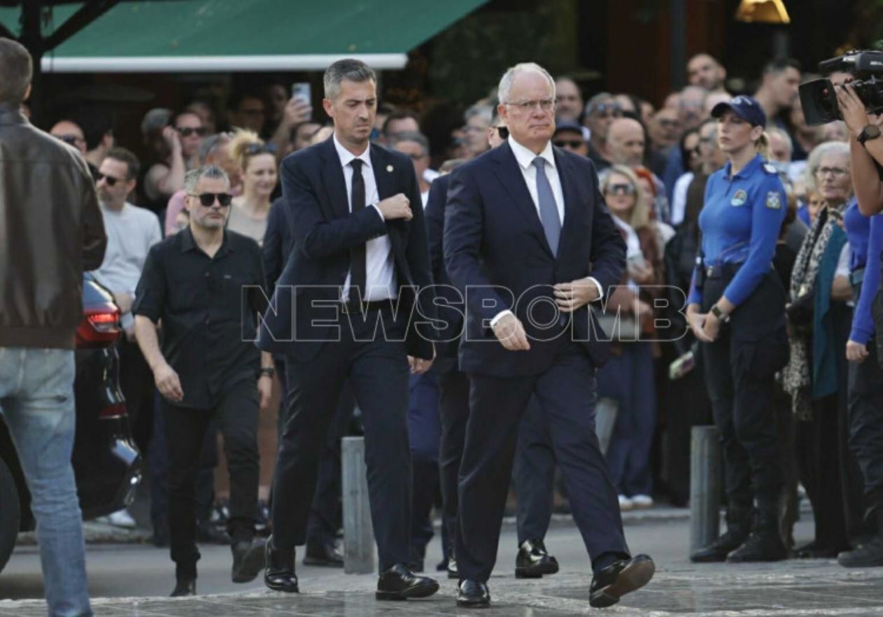 Κηδεία Σαββόπουλου: Το τελευταίο αντίο στον λαμπρό Έλληνα τραγουδοποιό (Φωτογραφίες και βίντεο)