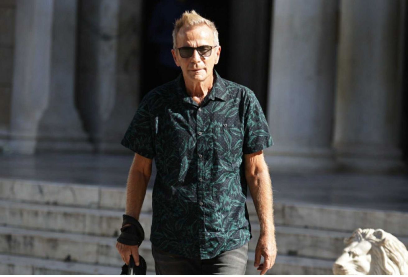 Κηδεία Σαββόπουλου: Το τελευταίο αντίο στον λαμπρό Έλληνα τραγουδοποιό (Φωτογραφίες και βίντεο)