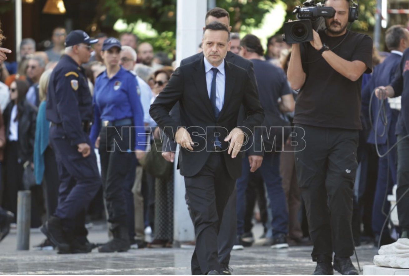 Κηδεία Σαββόπουλου: Το τελευταίο αντίο στον λαμπρό Έλληνα τραγουδοποιό (Φωτογραφίες και βίντεο)