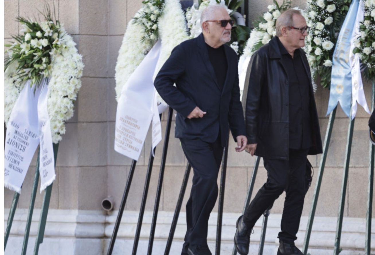 Κηδεία Σαββόπουλου: Το τελευταίο αντίο στον λαμπρό Έλληνα τραγουδοποιό (Φωτογραφίες και βίντεο)