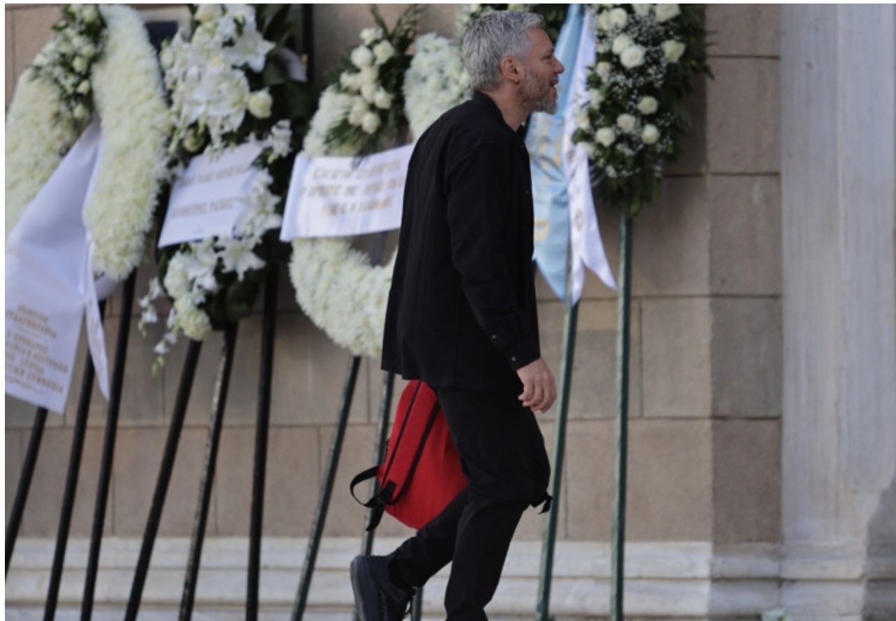 Κηδεία Σαββόπουλου: Το τελευταίο αντίο στον λαμπρό Έλληνα τραγουδοποιό (Φωτογραφίες και βίντεο)