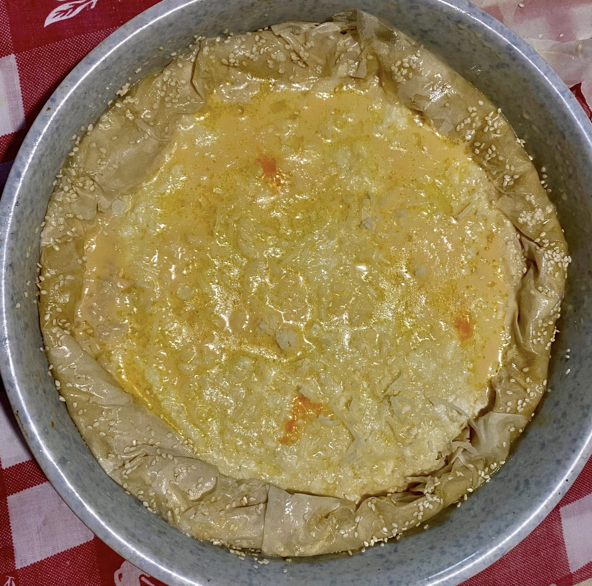 Ξεσκέπαστη τυρόπιτα με σιμιγδαλόκρεμα και φύλλο κρούστας