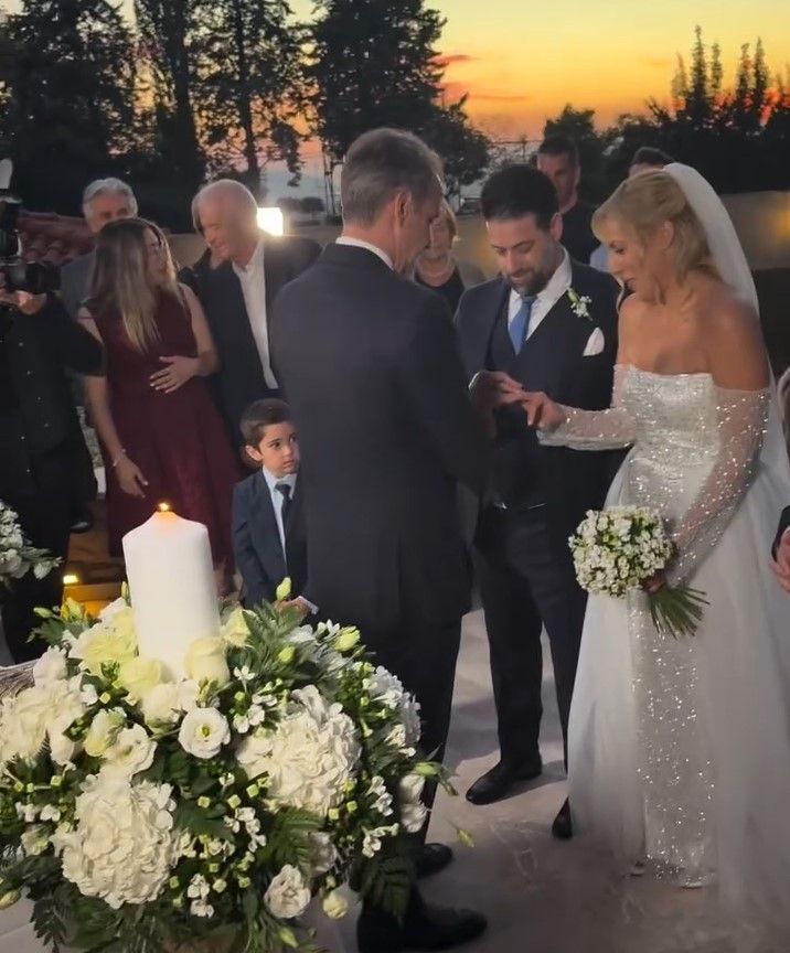 Ο Κυριάκος Μητσοτάκης έγινε κουμπάρος και πιο λαμπερό δεν τον έχουμε ξαναδεί (Φωτογραφίες)