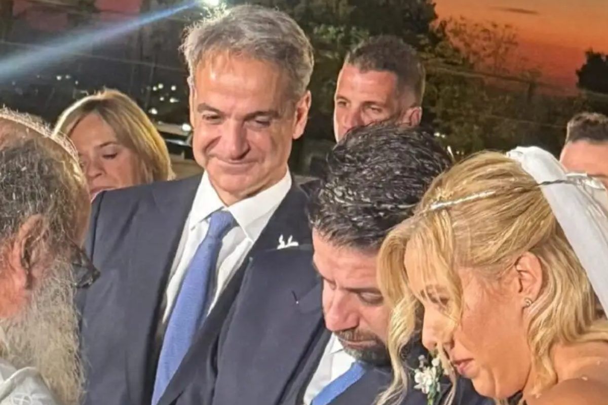 Ο Κυριάκος Μητσοτάκης έγινε κουμπάρος και πιο λαμπερό δεν τον έχουμε ξαναδεί (Φωτογραφίες)
