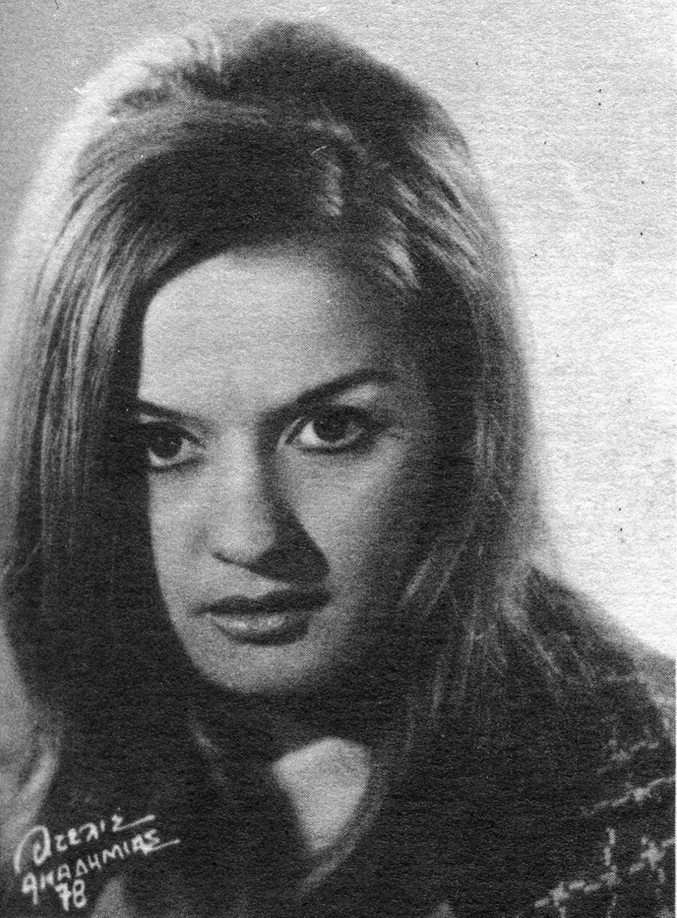 Η λαϊκή τραγουδίστρια που λάτρευε ο Ζαμπέτας - Πέθανε από τον καημό της επειδή την ανάγκασαν να δώσει το παιδί της