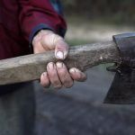 Λάρισα: 41χρονος επιτέθηκε με τσεκούρι σε γυναίκα μπροστά στα παιδιά της