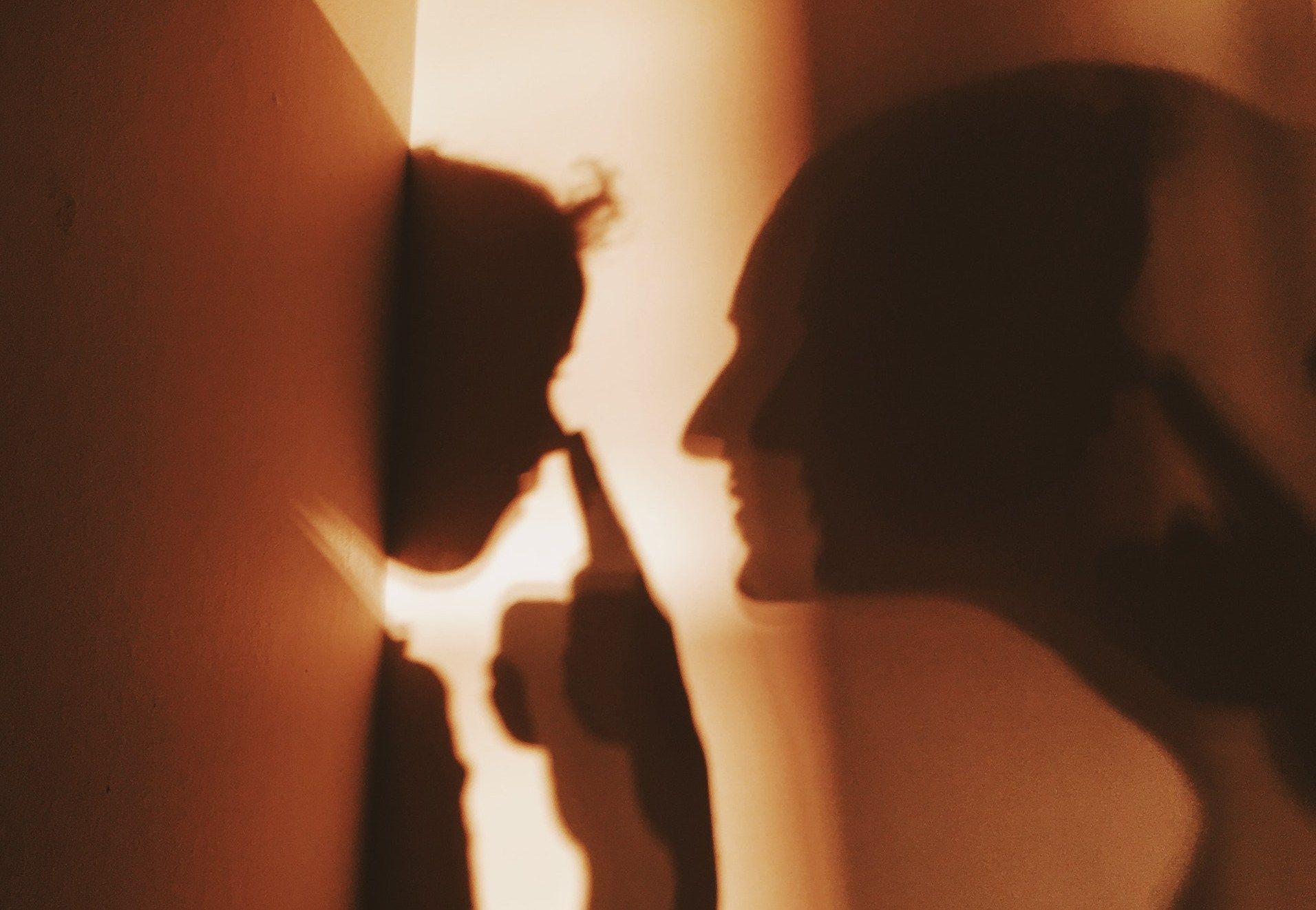 Μάνα είναι αυτή που παλεύει να κάνει το παιδί της ανεξάρτητο ενώ τρέμει στην ιδέα να μην την έχει ανάγκη πια