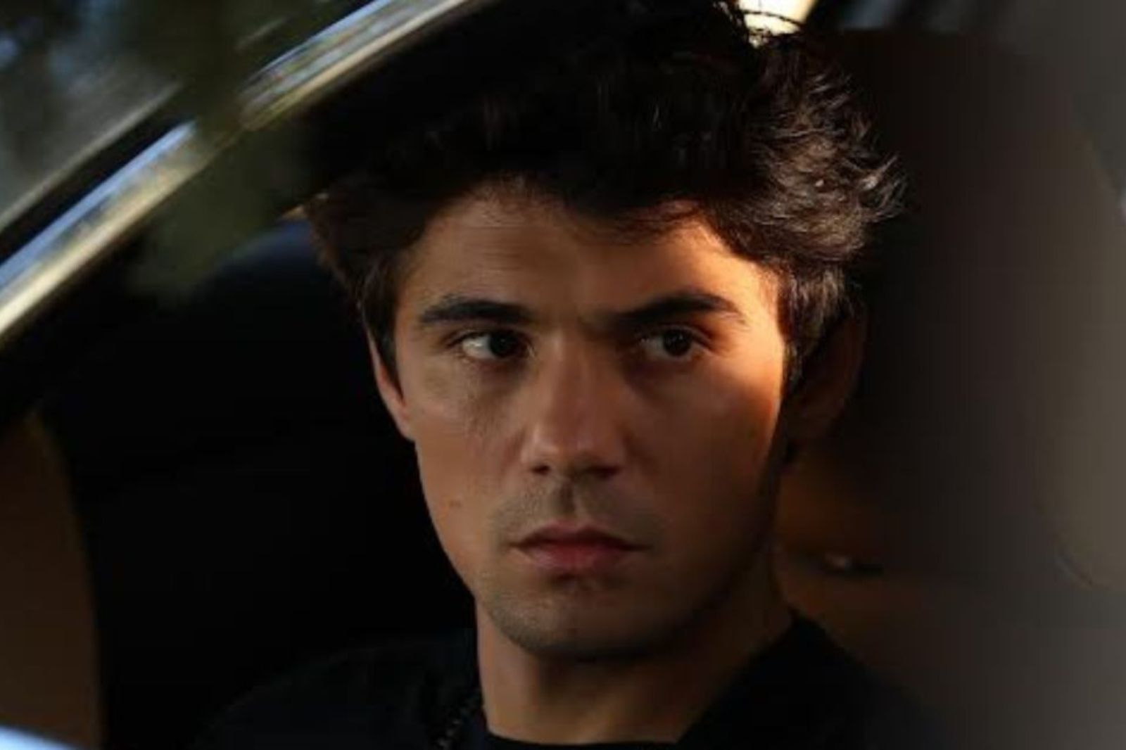 Να μ’αγαπάς-Λευτέρης-