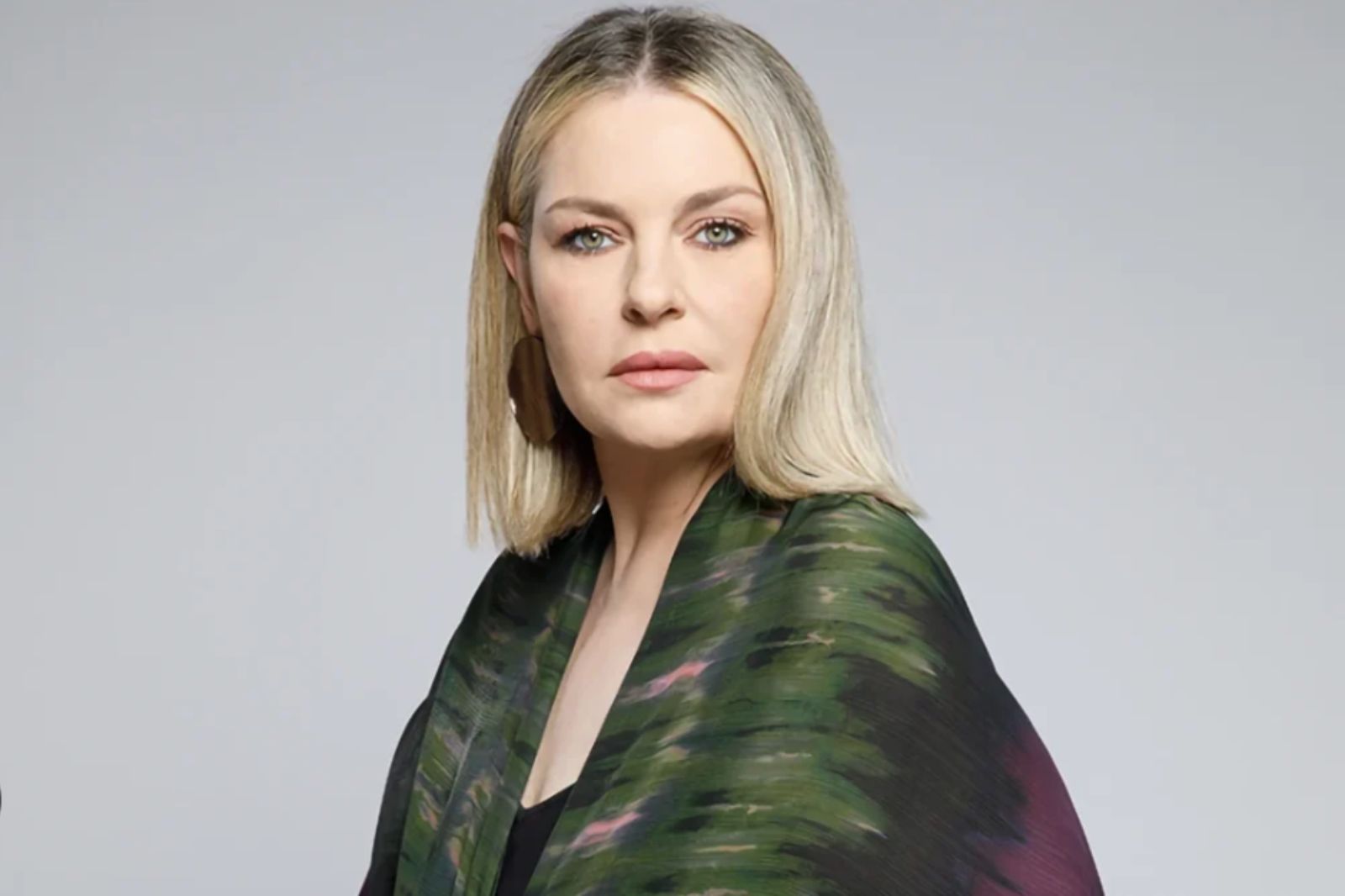 Να μ' αγαπάς-Σοφία 