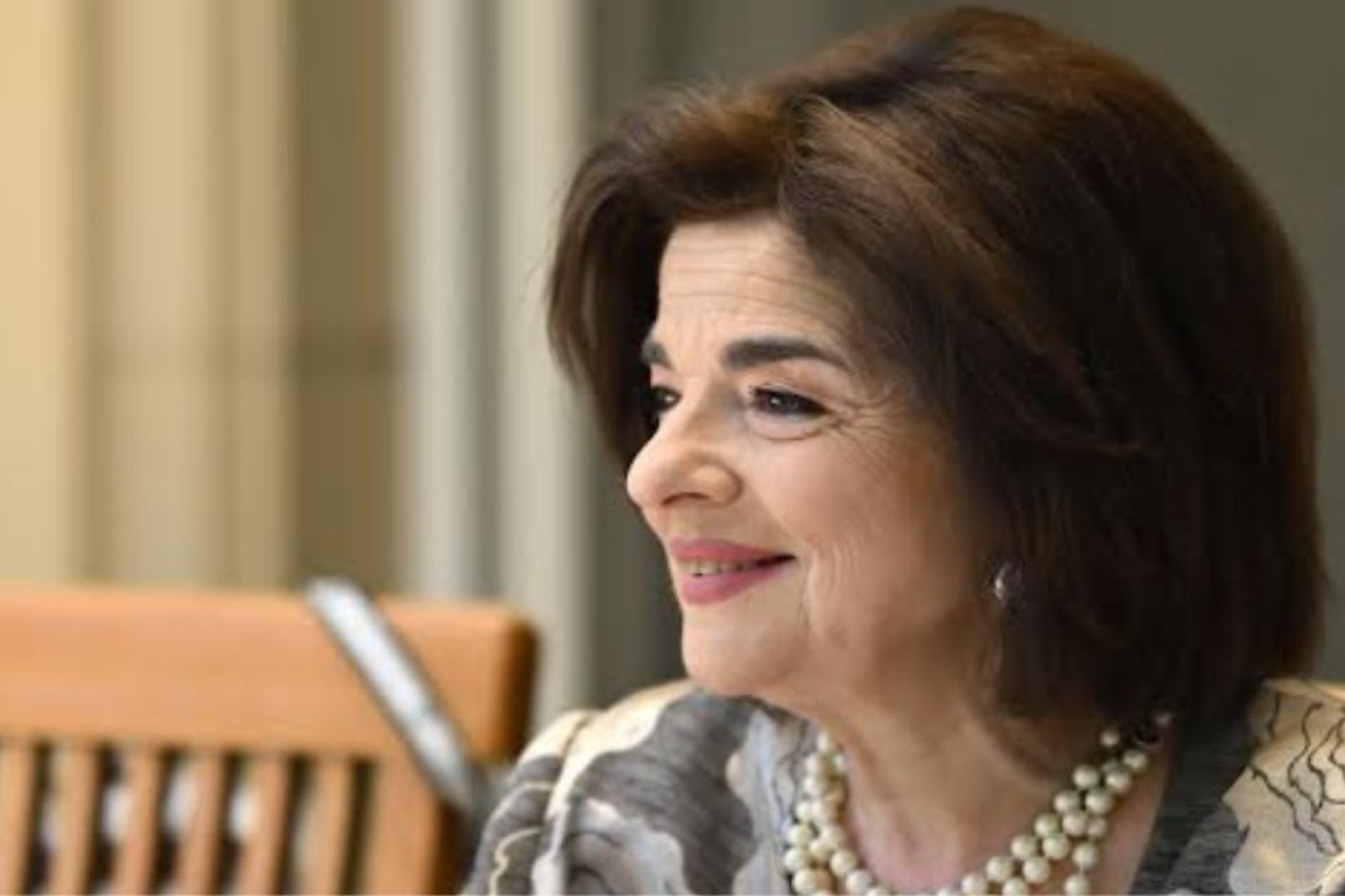 Να μ' αγαπάς-Νικαίτη- Να μ' αγαπάς-Νικαίτη-