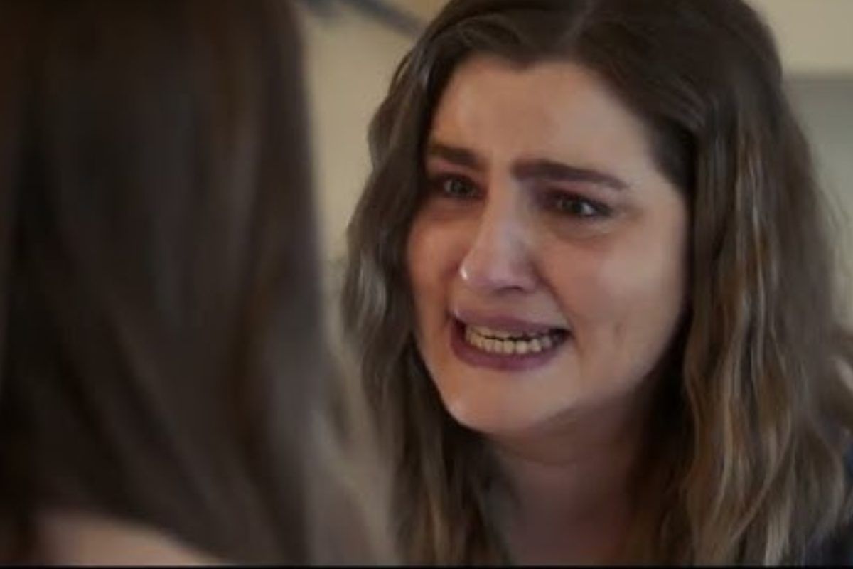 να με λες μαμα