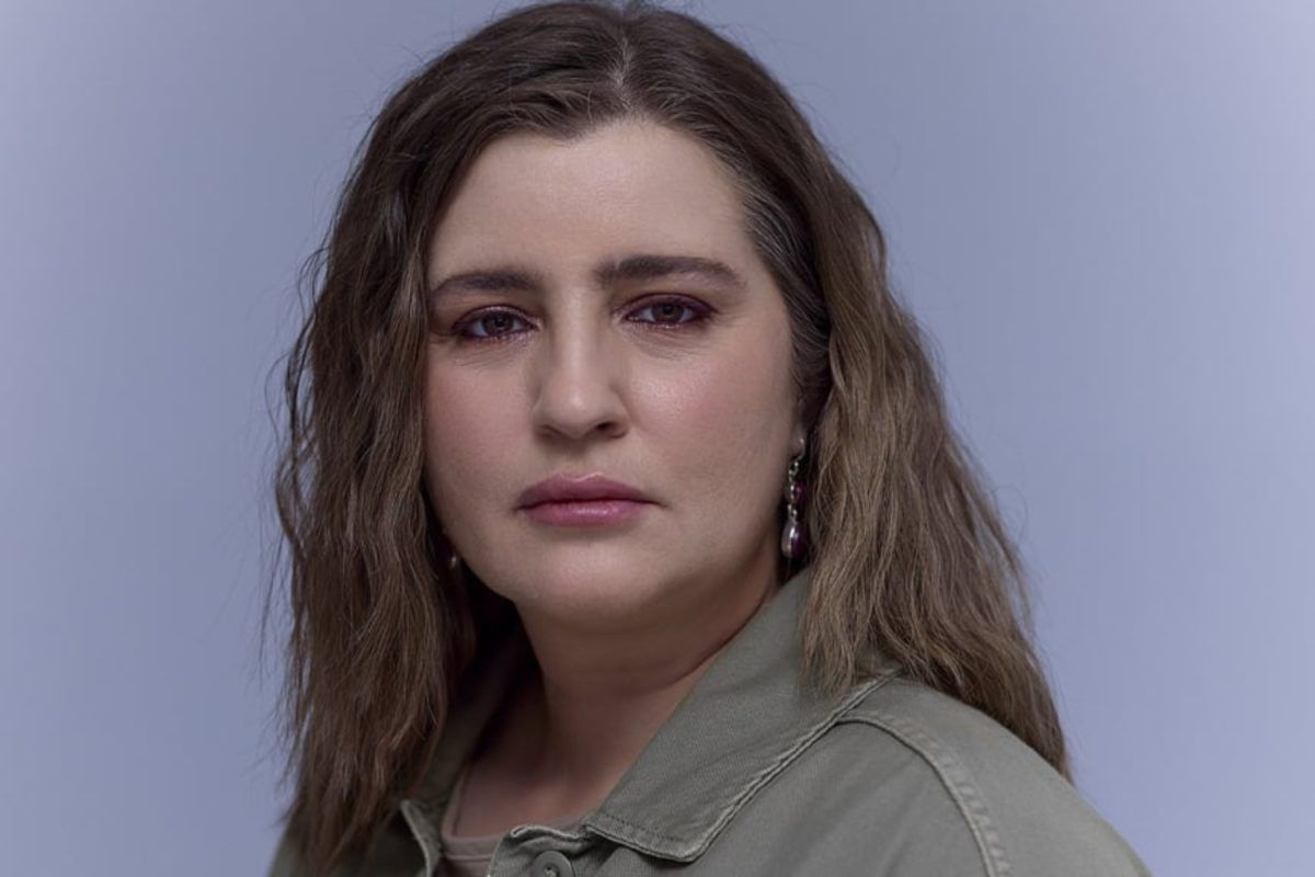 να με λες μαμα