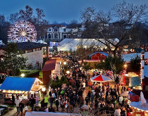 Οι καλύτεροι Χριστουγεννιάτικοι προορισμοί για διακοπές με την παρέα