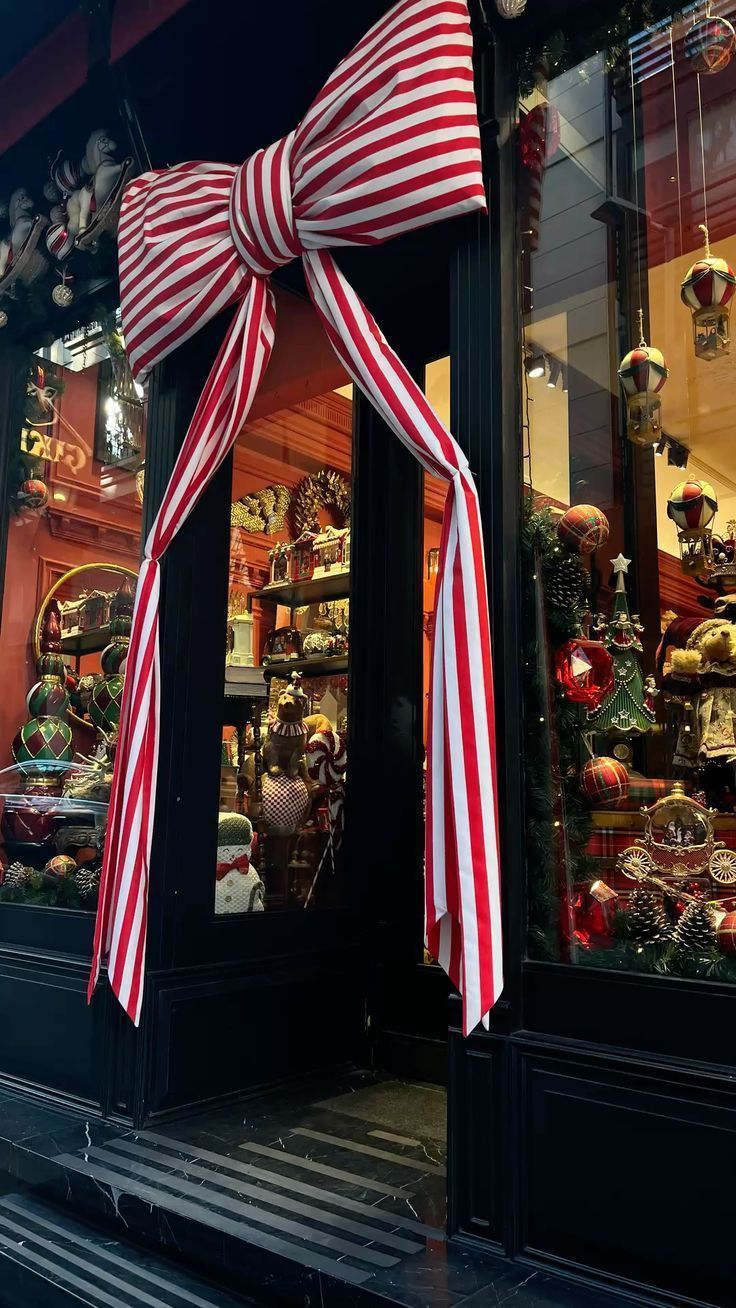 Οι τάσεις στη Χριστουγεννιάτικη διακόσμηση 2025 - 2026: Χρώματα και ιδέες