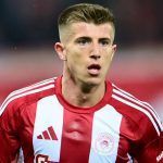 Ο Ολυμπιακός κάνει νέα συμφωνία με τον Κοστίνια με βελτιωμένο συμβόλαιο