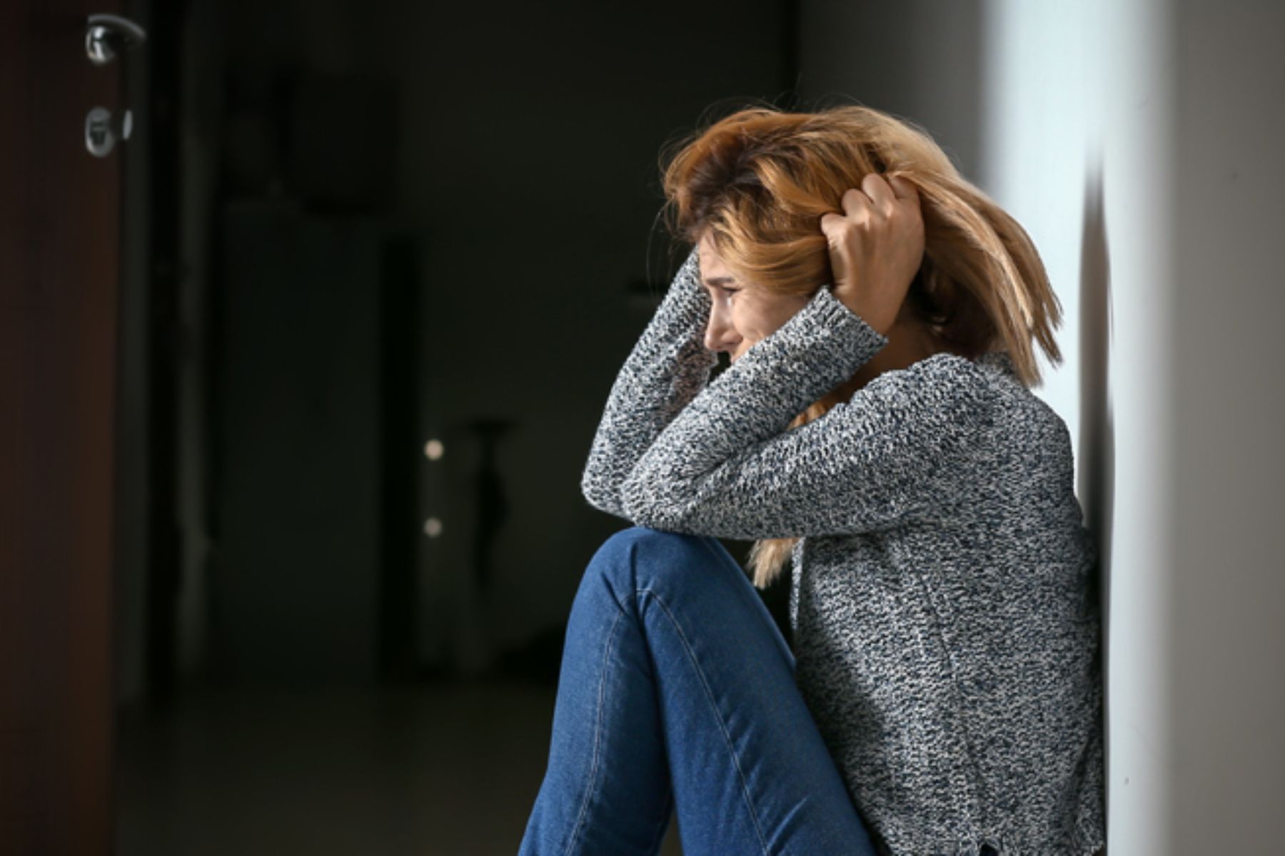 γυναίκα-με-κρίσεις-πανικού- γυναίκα-με-κρίσεις-πανικού-