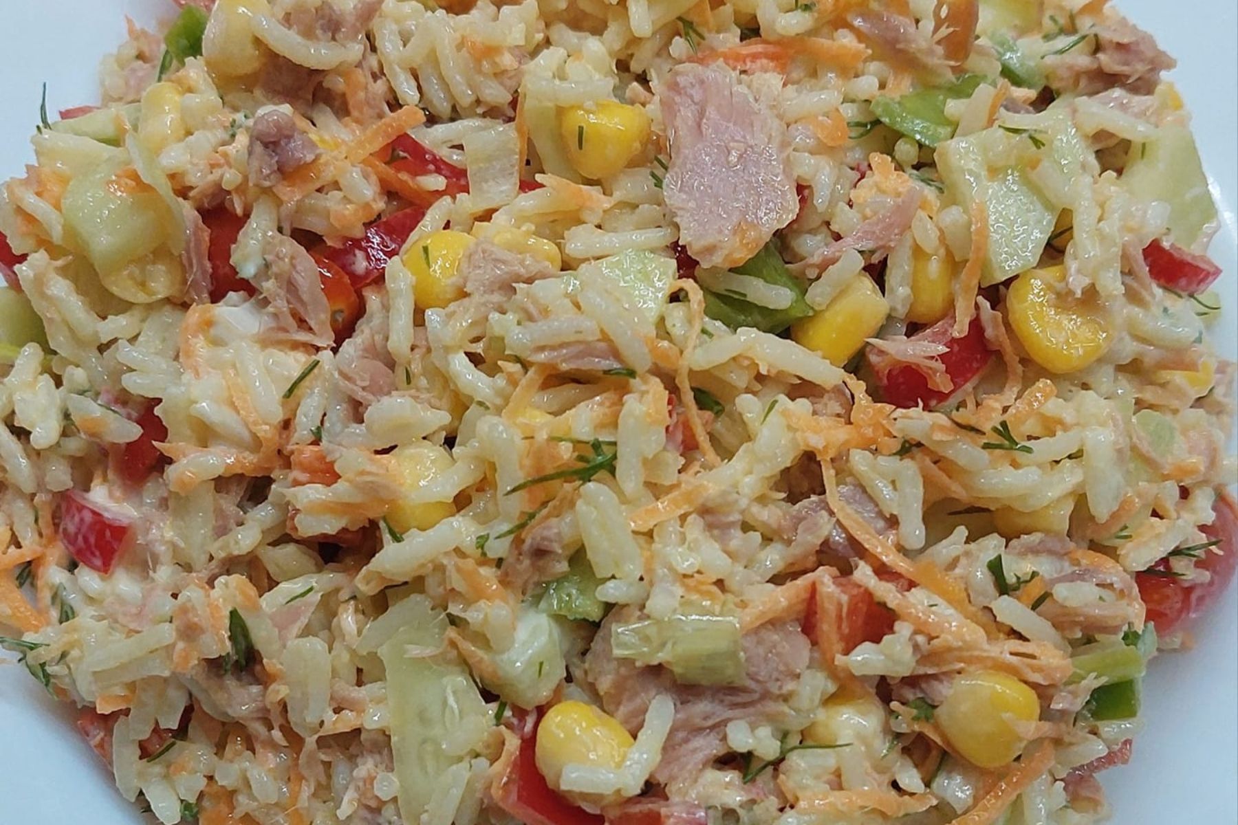 ρυζοσαλάτα-με-τόνο-και-λαχανικά-