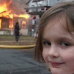 Πώς είναι σήμερα το κοριτσάκι του διάσημου meme που παραμένει viral