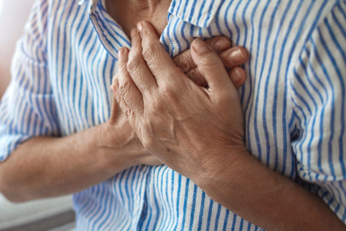 Πως μπορούμε να επιβιώσουμε από το έμφραγμα όταν είμαστε μόνοι μας - Καθηγητής καρδιολογίας δίνει πολύτιμες οδηγίες