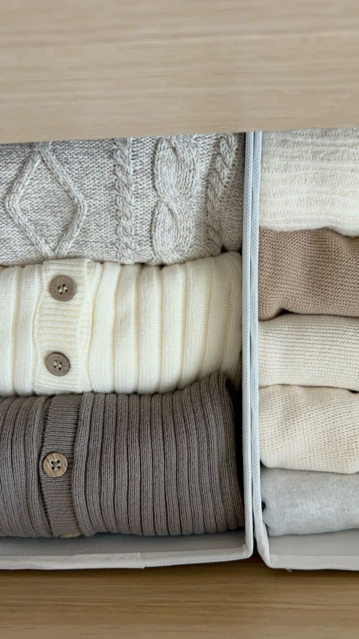 διπλωμένα ρούχα-στο-συρτάρι- διπλωμένα ρούχα-στο-συρτάρι-