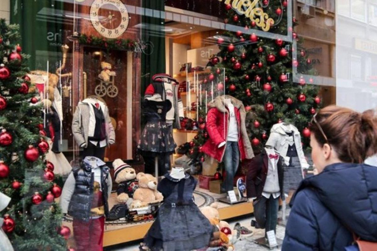 Πώς να εκμεταλλευτείς τις εκπτώσεις της Black Friday για τις Χριστουγεννιάτικες αγορές