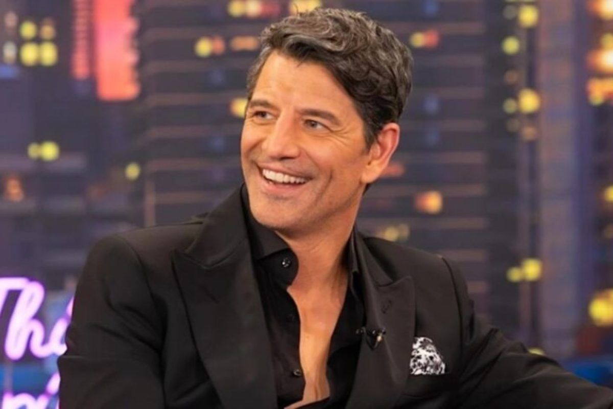 Σάκης Ρουβάς: Δύσκολες ώρες για τον γνωστό τραγουδιστή - Η φωτογραφία μέσα από το νοσοκομείο