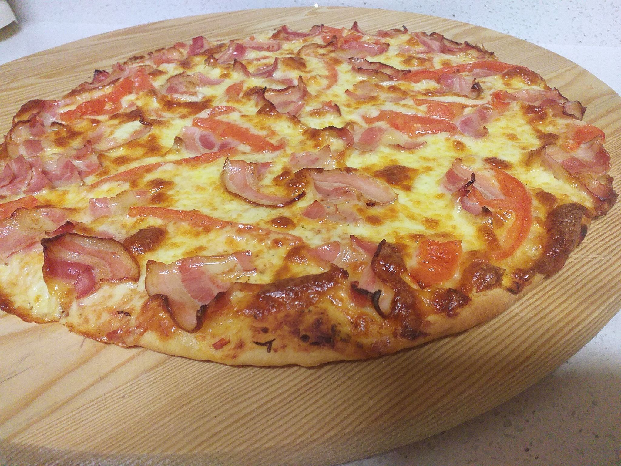 Σπιτική ζύμη για πίτσα με το μυστικό υλικό που χρησιμοποιούν οι πιτσαρίες