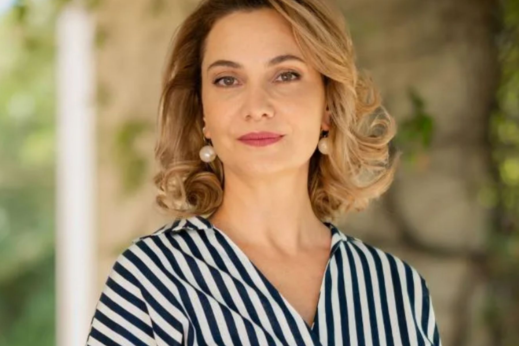 Να μ' αγαπάς-Ζωή- Να μ' αγαπάς-Ζωή-