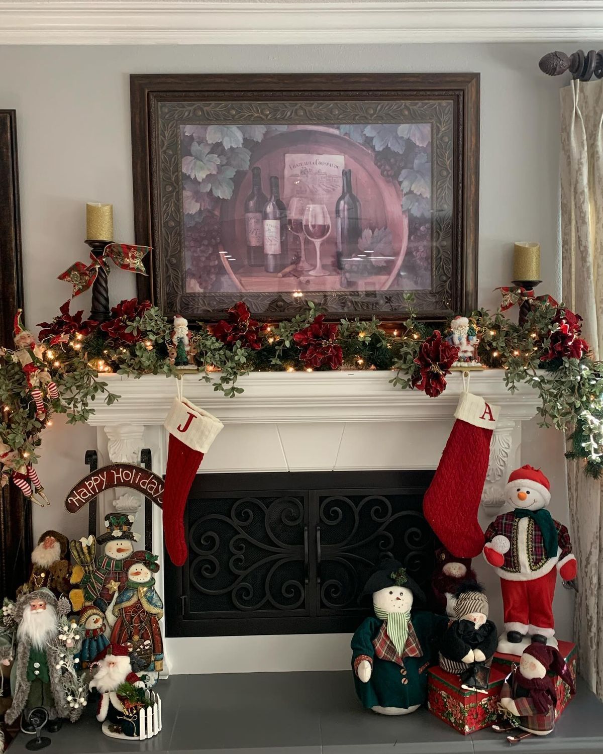 ασύμμετρος-χριστουγεννιάτικος στολισμός-στο-τζάκι-