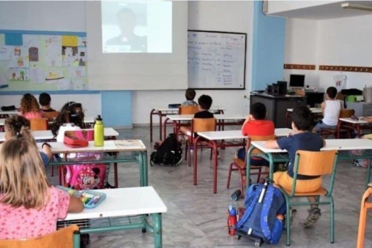 Τέλος στις σχολικές λίστες: Τι απαγορεύεται να ζητούν οι εκπαιδευτικοί από τους γονείς