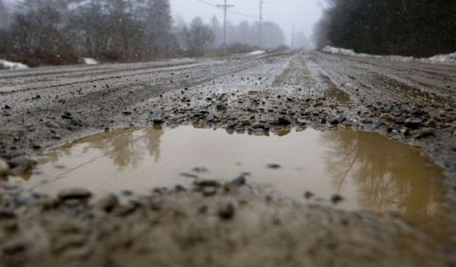 Τι να Κάνεις Αν Βρέξει και Μπουν Λάσπες στο Σπίτι – Έξυπνες Λύσεις Καθαρισμού