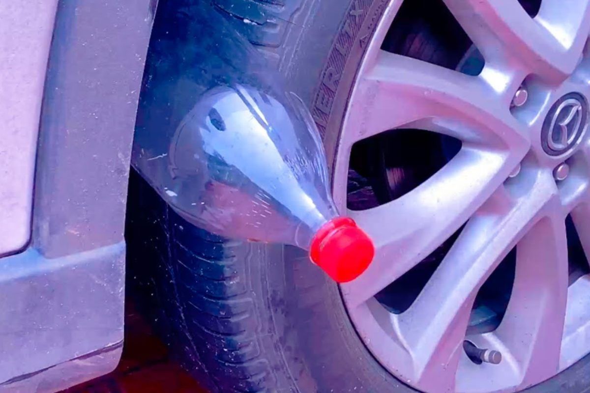 Το έξυπνο κόλπο με το μπουκάλι που χρησιμοποιούν οι κλέφτες και μπορούν να σας κλέψουν το αμάξι σε 5 λεπτά