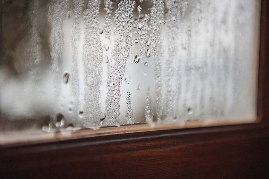 υγρασία-στο-παράθυρο- υγρασία-στο-παράθυρο-