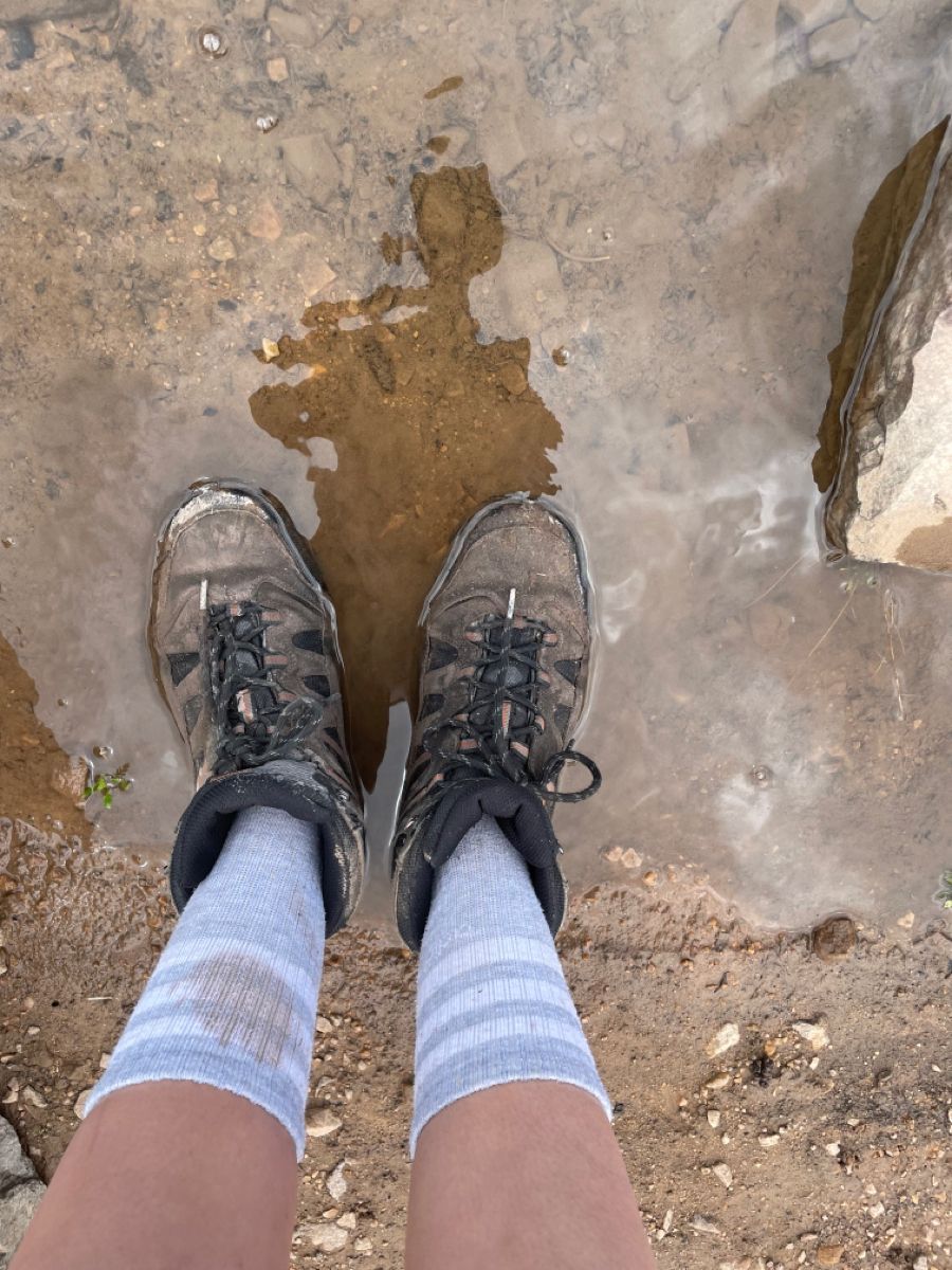 Το κόλπο που ακολουθώ χρόνια για να στεγνώσω γρήγορα τα παπούτσια μου από τη βροχή