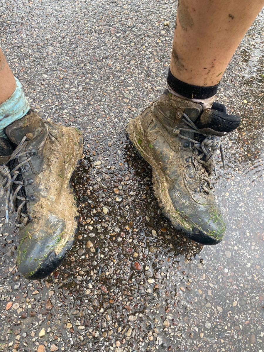 Το κόλπο που ακολουθώ χρόνια για να στεγνώσω γρήγορα τα παπούτσια μου από τη βροχή