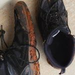 Το κόλπο που ακολουθώ χρόνια για να στεγνώσω γρήγορα τα παπούτσια μου από τη βροχή