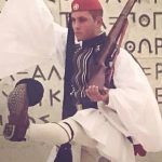 Το Σόι σου: Όταν πρωταγωνιστής της σειράς συμμετείχε στην παρέλαση της 28ης Οκτωβρίου ως εύζωνας