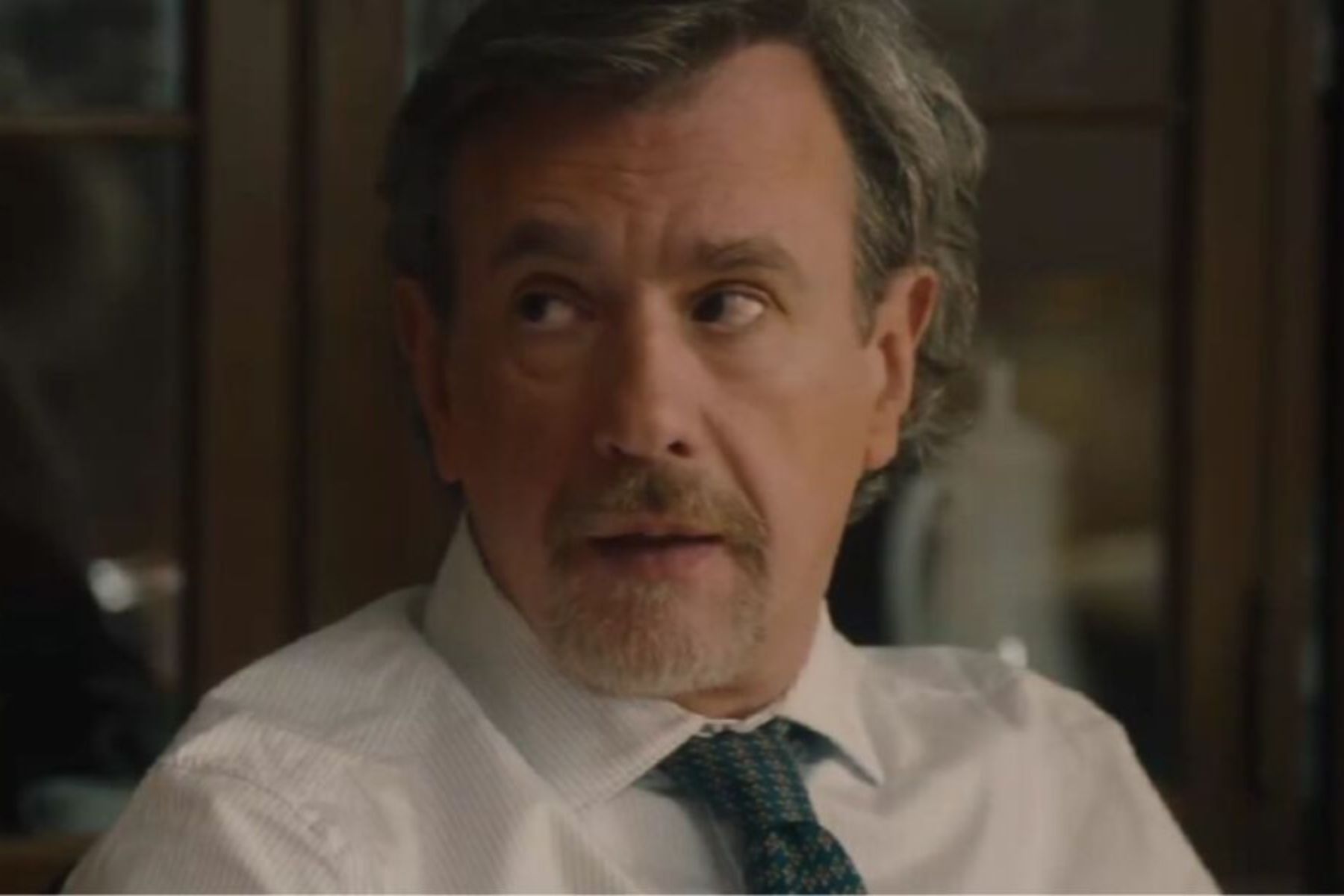 Το Σπίτι δίπλα στο ποτάμι-Απόστολος 