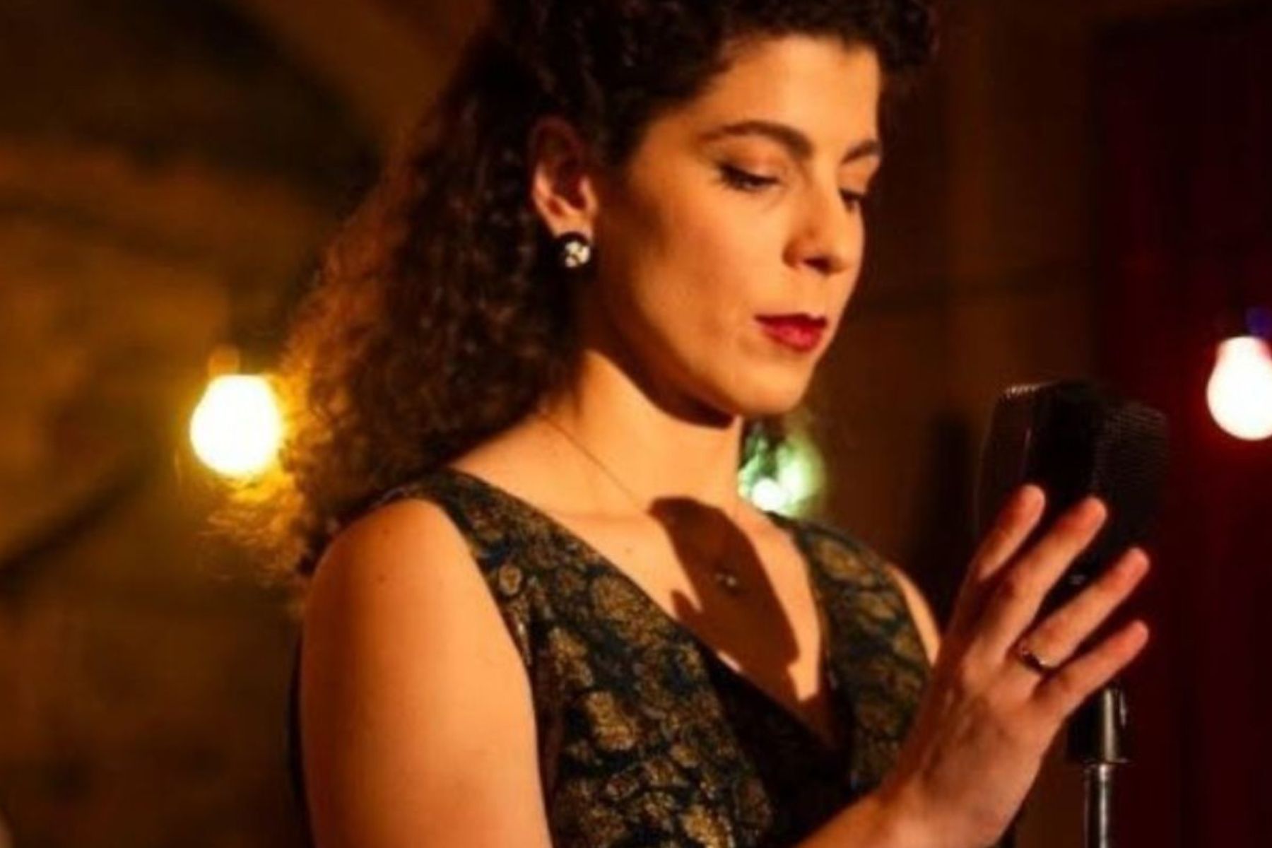 Το Σπίτι δίπλα στο ποτάμι-Ασπασία- Το Σπίτι δίπλα στο ποτάμι-Ασπασία-