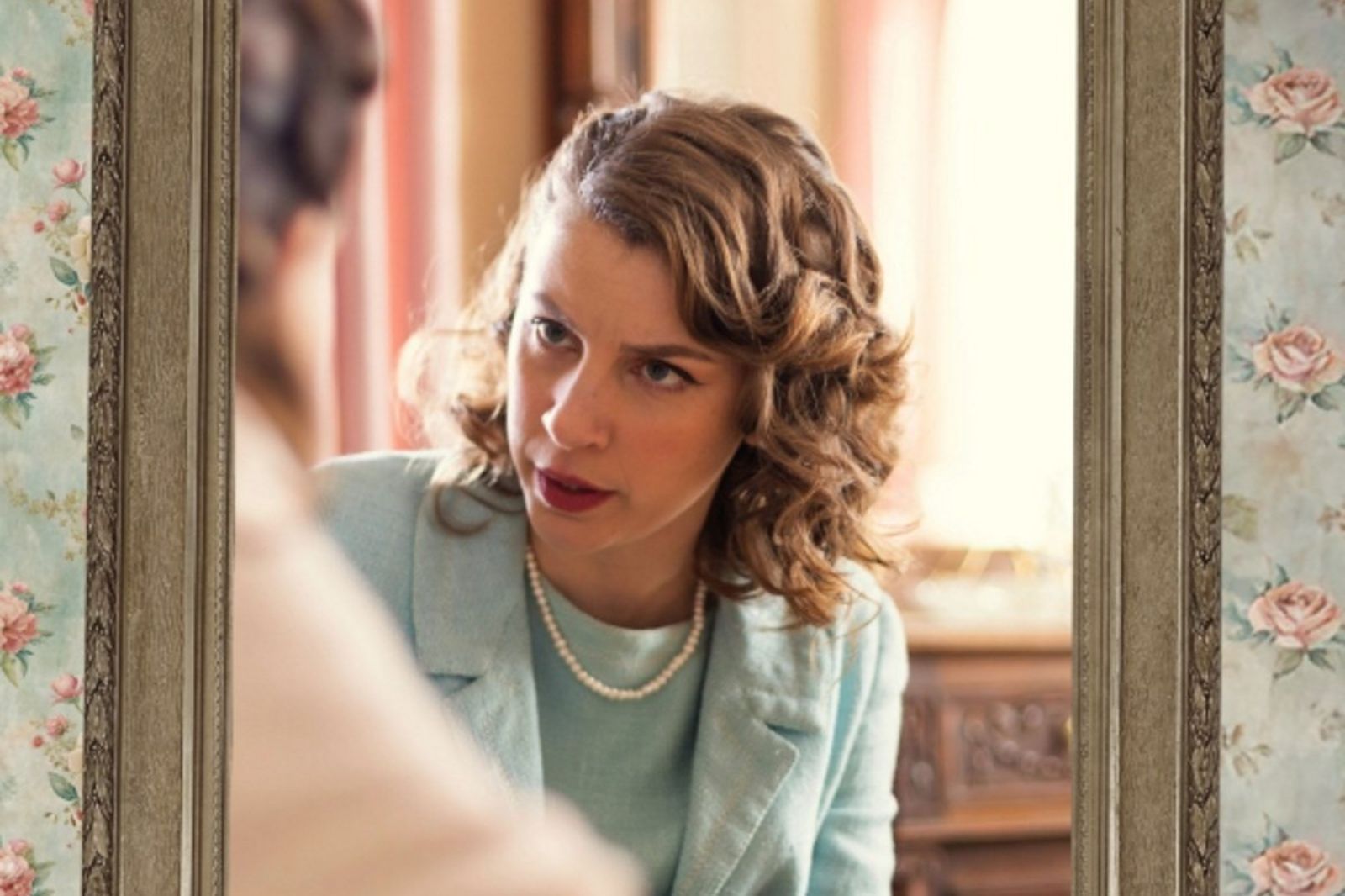 Το Σπίτι Δίπλα στο Ποτάμι-Ιουλία- Το Σπίτι Δίπλα στο Ποτάμι-Ιουλία-