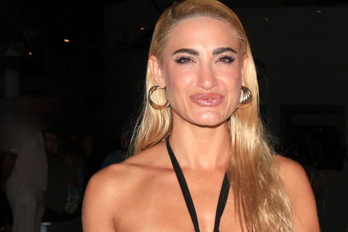 Υπέρλαμπρη νονά η Ιωάννα Τούνη στο πλευρό του νέου της συντρόφου (Βίντεο)